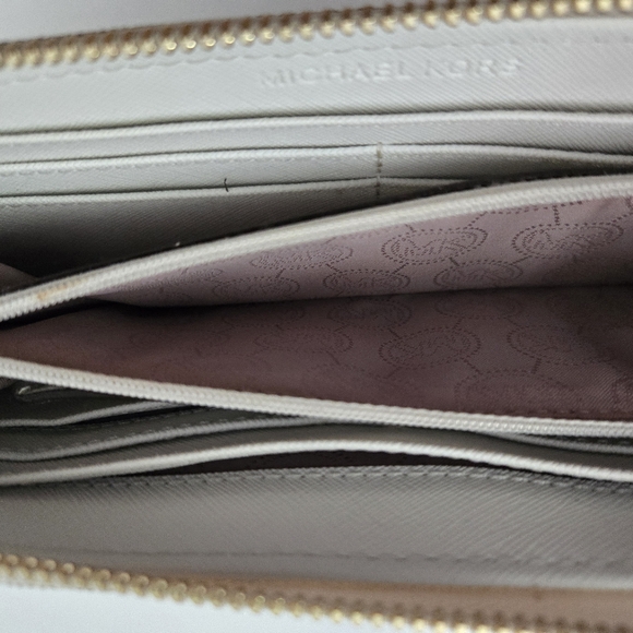 Michael Kors Wallet - Picture 12 of 13